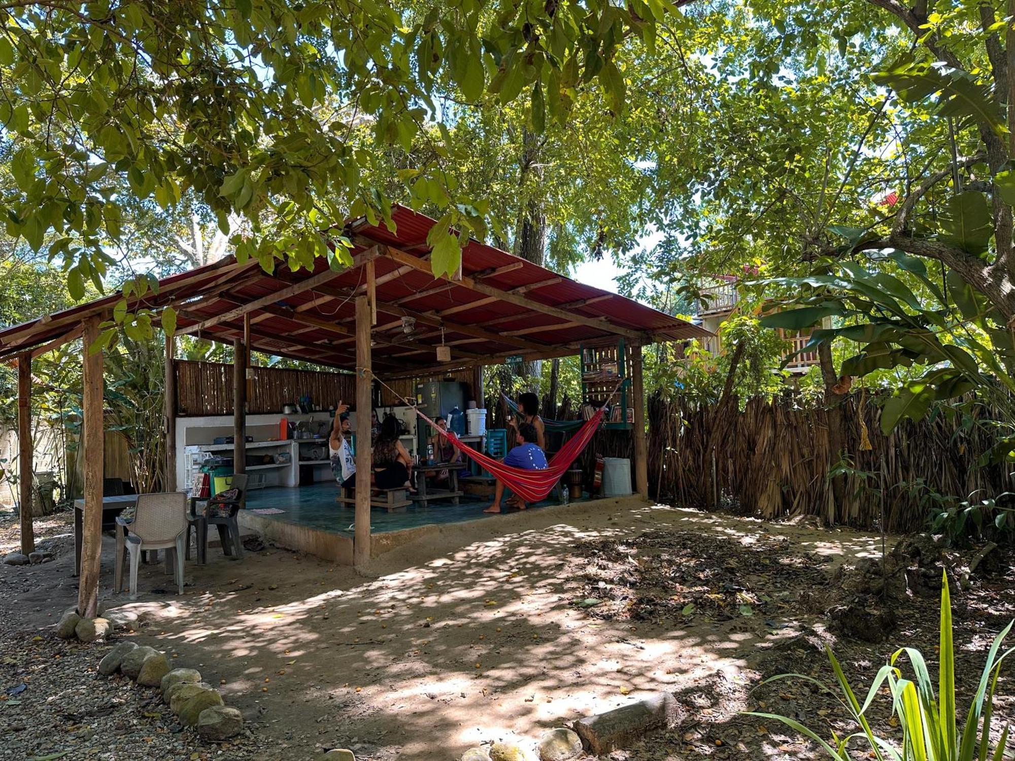 La Aldea Hostel, Camping Y Hamacas Паломино Экстерьер фото